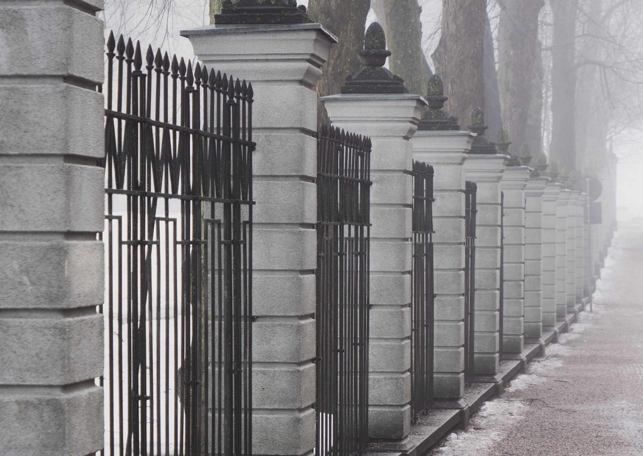 kerítésrendszerek, fém kerítés havas táj